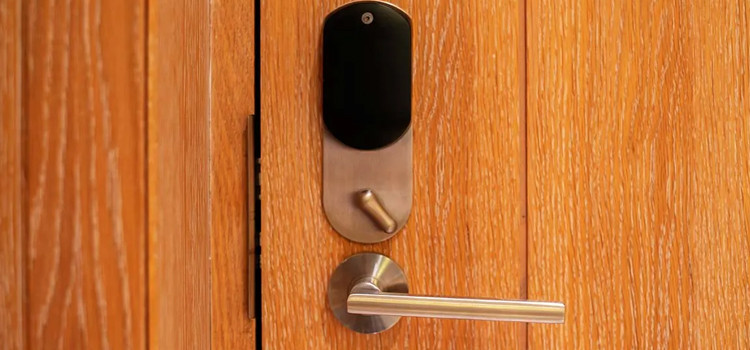 Automatic Locking Door Knob Maple